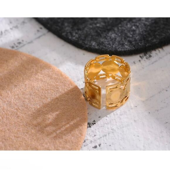 Gorgeous Gold Wide Stacking Open Ring Elegant Statement Ring - Picture 4 of 5